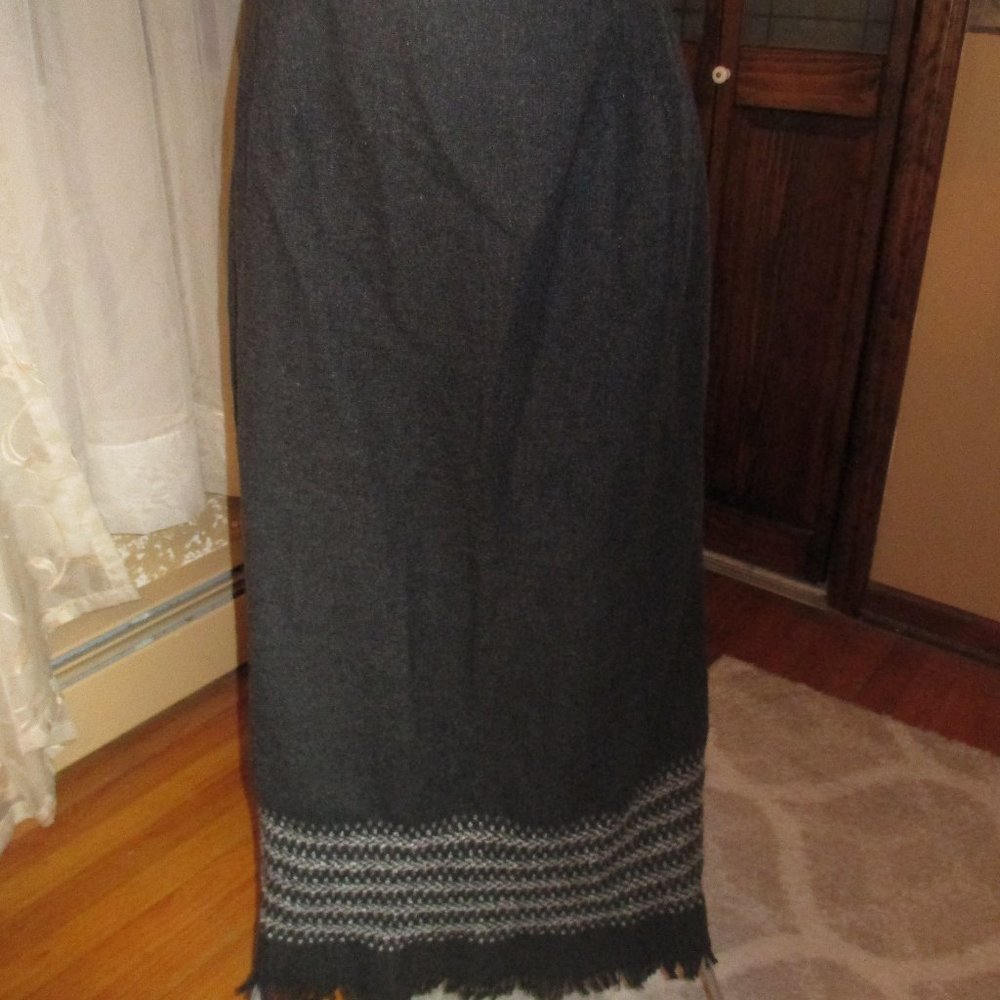 Dress Barn Woman Long Gray Skirt/Size 16W
